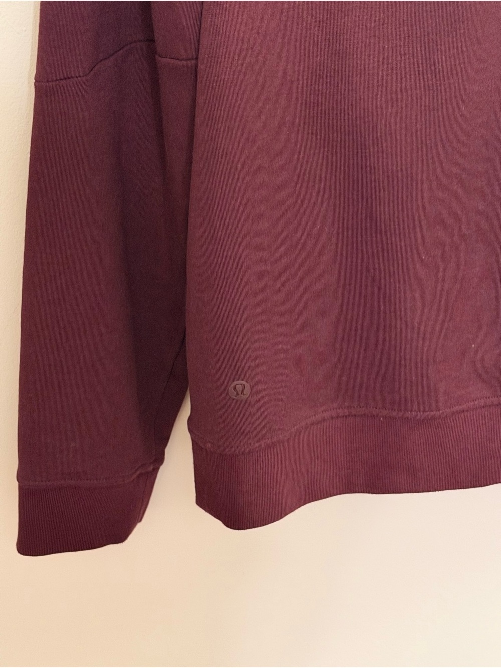 Lululemon Men’s City Sweat Pullover Hoodie in “Cassis” Size Medium VGUC - Picture 4 of 7